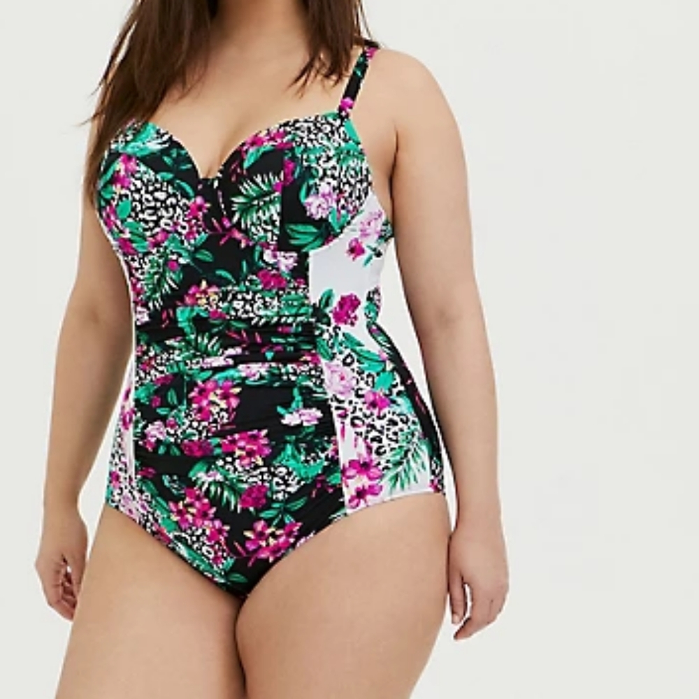 🌴🐆Tropical print swim set size 4DD/F